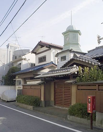 時計台のある家